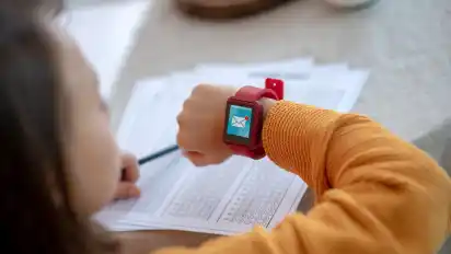 Eine Smartwatch für Kinder kann unter Umständen eine sinnvolle Anschaffung sein.