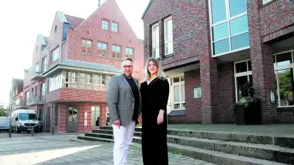 An der Burgstraße 5 in Wildeshausen: Friseur Bernd Niester und Kosmetikerin Jana-Marie Meyer haben dort ihre Geschäfte eröffnet. Rechts im Bild ist das Stadthaus zu sehen.