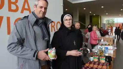 Vertrauen Gott und ihren Mitmenschen, dass genügend Spenden reinkommen Pastor Marc Weber und Schwester Deodata.