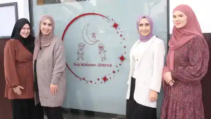 Janina Bezeyis, Nuray Cöpür, Maksuck Cakal und Lara Zühlke (von links) betreuen Kinder in den neuen Räumen in der Kirchbachstraße.