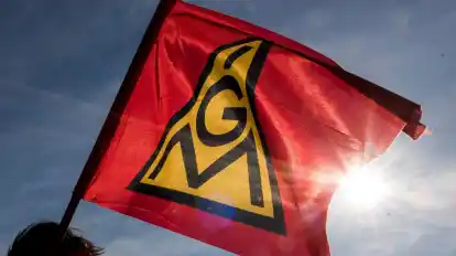 Das Angebot der Arbeitgeber für eine Einmalzahlung lehnt die IG Metall als zu wenig ab - ab Sonnabend wird es wohl auch an der Küste zu ersten Warnstreiks kommen.