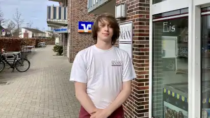 Bäckerei Mann schließt den Betrieb im Stiftungsdorf zum 30. November. Bäckereifachverkäufer Tobias Mann will neue Wege gehen – er unterstützt den Familienbetrieb seiner Eltern bis zur Schließung.