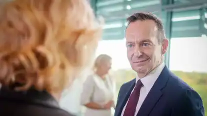 Bundesverkehrsminister Volker Wissing will mit einem Maßnahmenpaket den Ausbau des Ladenetzes für Elektroautos vorantreiben.