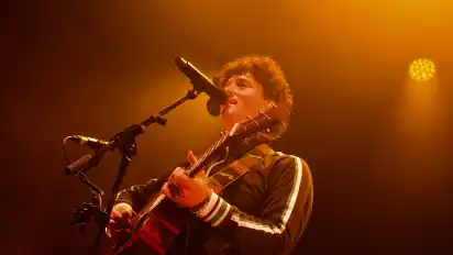 Vincent Waizenegger, Sänger und Gitarrist von Provinz.