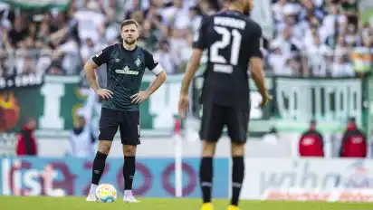 Ratlos: Niclas Füllkrug und Eren Dinkci nach der Niederlage in Freiburg.