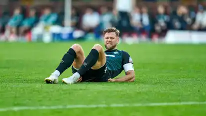 Niclas Füllkrug - seit der Werder-Stürmer als WM-Teilnehmer gehandelt wird, muss er auf dem Platz von den Gegnern noch mehr einstecken.