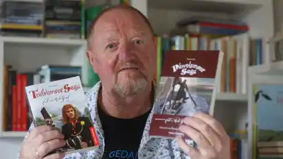 "Vigeliensch" sei die Übertragung ins Plattdeutsche manchmal gewesen, meint Jan Brünjes.