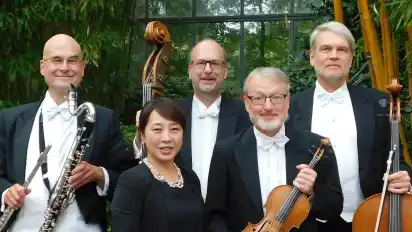 Das Bremer Kaffeehaus-Orchester spielt im Stuhrer Rathaus 25 Stücke der Beatles.
