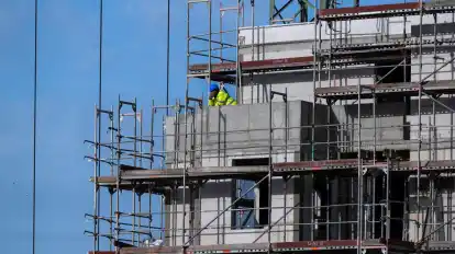 Die Nachfrage nach Baufinanzierungen ist im Zuge steigender Zinsen weiter eingebrochen.