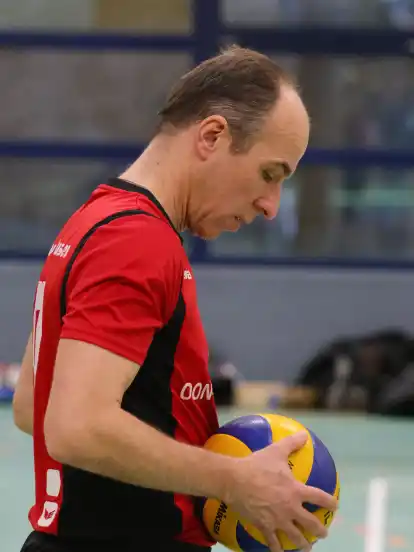 Enttäuschung bei Spielertrainer Frank Gravel und dem VfL Wildeshausen: Der Abstieg ist kaum noch zu verhindern.