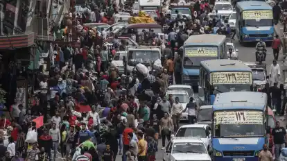 Der Straßenmarkt von Al Ataba in Kairo: Hier ist es immer voll, auch wenn sich die Menschen kaum etwas leisten können.