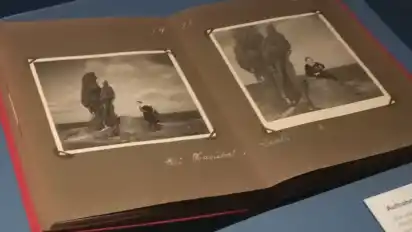 Um überhaupt Zeit miteinander verbringen zu können, unternahmen der jüdische Fotograf Julius Frank und seine christliche Freundin Hilde Ausflüge in die Lüneburger Heide.