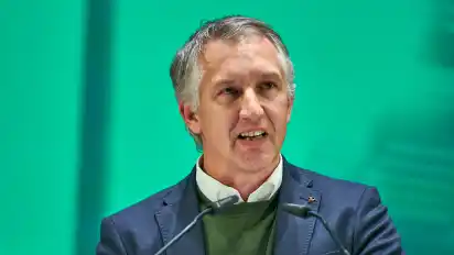 Klares Bekenntnis zum Frauenfußball: Frank Baumann während der Mitgliederversammlung des SV Werder.