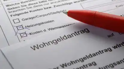 Seit dem 1. Januar haben mehr Menschen Anspruch auf Wohngeld. Ein fehlerhaftes Software-Update in den Wohngeldstellen hat nun zu verzögert bearbeiteten Anträgen geführt.