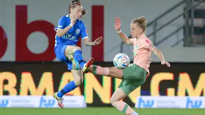 Voller Einsatz für Werder: Lina Hausicke (rechts), hier im Duell mit Meppens Lisa Josten.
