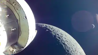 Erdaufgang hinter dem Mond: Auf ihrer knapp vierwöchigen Reise schickte "Orion" unablässig Fotos zur Erde.
