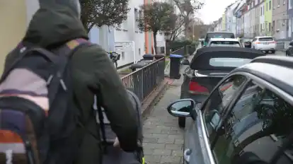 Das aufgesetzte Parken führt vor allem in engen Bremer Straßen immer wieder zu Konflikten.