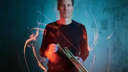 Trompeter Claas Ueberschär spielt mit seiner Formation Claasue4 beim Stuhrer Jazzfest.
