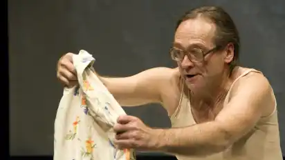 Martin Leßmann spielt in dem Theaterstück "Du bist meine Mutter".