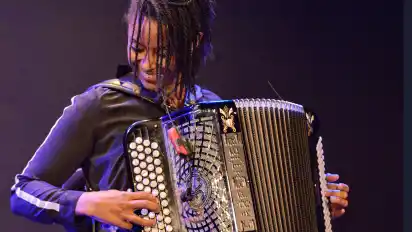 Aïcha Touré aus Gabun ist Teil der Akkordeonale auf Gut Varrel.