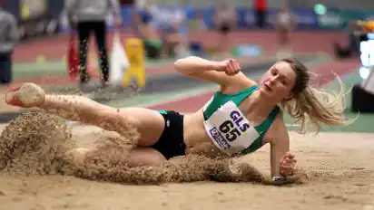 Landung in Leverkusen: Im Weitsprung schafft Werder-Mehrkämpferin Hannah Fricke 5,42 Meter.