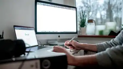 Arbeitsplatz im Homeoffice: Zu Hause lässt es sich oft ungestörter arbeiten.