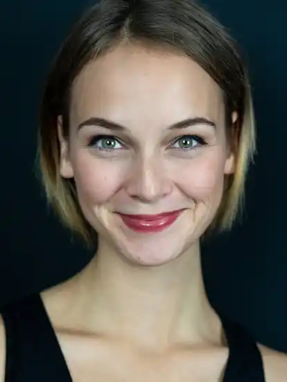 Darstellerin Deike Darrelmann spielt "Baby" im Musical "Dirty Dancing"