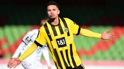Justin Njinmah kehrt nach eineinhalb Jahren im Trikot des BVB zum SV Werder Bremen zurück.