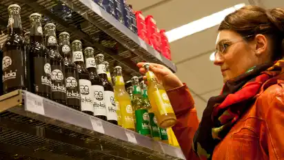 Das Unternehmen wolle die Retourenquote des Leerguts steigern. Grund sei der deutlich gestiegene Einkaufspreis einer Glasflasche zum Abfüllen von Fritz-Kola auf mehr als 20 Cent.