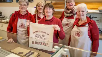 Hildegard Wiese (von links), Ulrike Rippe, Erika Fischer, Kerstin Rehfinger und Marga von Seebach sind für Kundenkontakt und Kundenzufriedenheit im Dorfladen Otterstedt zuständig.