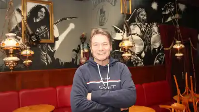Betreiber Werner Gerdes im Café des Aladin will die "eizigartige Atmosphäre" erhalten.