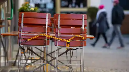 Bis sich Arbeitgeber und Gewerkschaft in der Bremer Gastronomie auf einen neuen Tarifvertrag geeinigt haben, werden die Biergärten schon wieder geöffnet haben.