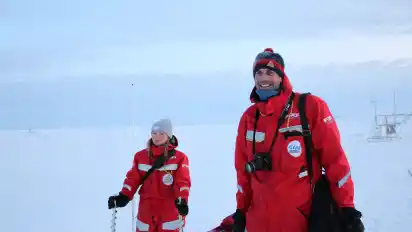 Gunnar Spreen (rechts), Leiter der Arbeitsgruppe „Fernerkundung der Polarregionen“ am Institut für Umweltphysik der Universität Bremen, stellt seine Forschungsergebnisse beim Loccumer Kreis vor.