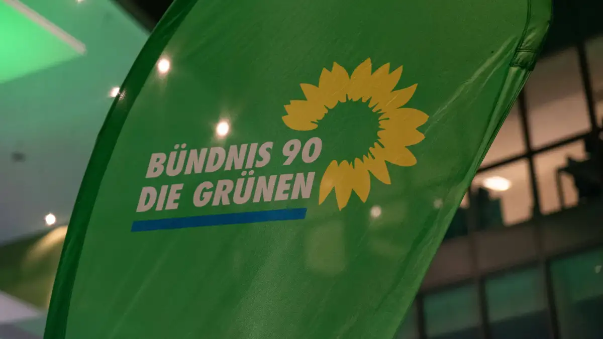 Grünen Politiker Mit Langen Haaren Grünen-Politiker entschuldigt sich für Wahlkampffoto mit BIW-Vertreter