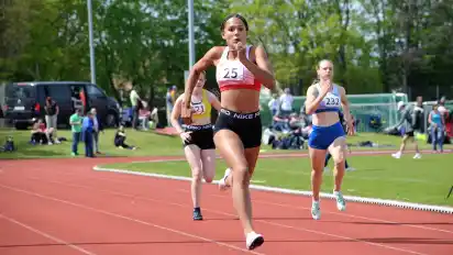 Samira Heygster vom FTSV Jahn Brinkum kürte sich in der U20-Konkurrenz als Siegerin über 100 und 200 Meter.