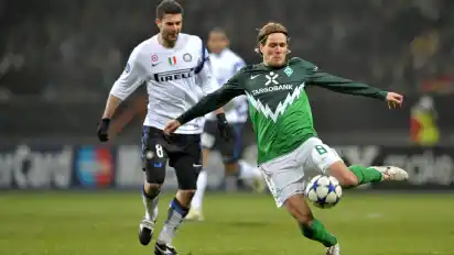 2010 spielte Werder Bremen in der Champions League gegen Inter Mailand. Damals kämpfte auch Clemens Fritz um den Ball.