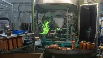 Bei Stiebel Eltron im niedersächsischen Holzminden werden Wärmepumpen produziert. Die Nachfrage wächst so stark, dass das Unternehmen in nächster Zeit allein am Stammwerk über 800 neue Mitarbeiter einstellen will.