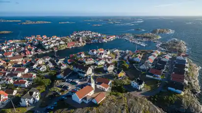 Luftaufnahme der Insel Klädesholmen. Die Hälfte aller in Schweden verkauften Matjesfilets kommt von dort.
