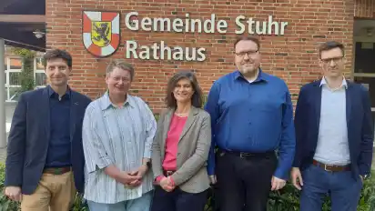 Stuhrs Erste Gemeinderätin Bettina Scharrelmann (Mitte) freut sich, mit Mike Langhans (von links), Michaela Schierenbeck, Andreas Bobka und Dominik Kreuzhermes vier Führungspositionen aus den eigenen Reihen besetzt bekommen zu haben.