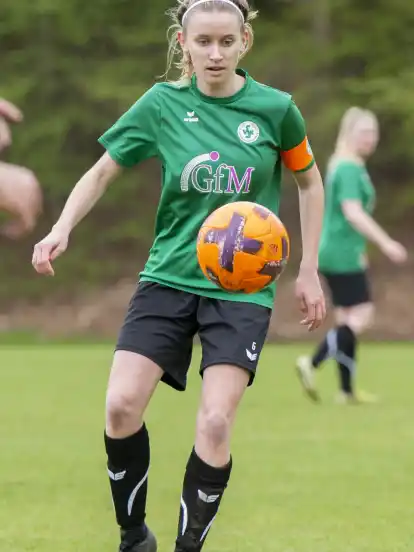 Judith van Osten fuhr mit den VSK-Fußballerinnen einen 2:0-Arbeitssieg ein.