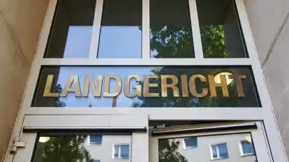 Der Eingangsbereich des Landgericht in Dortmund. Die 8. Zivilkammer gab Spielervermittlern recht.