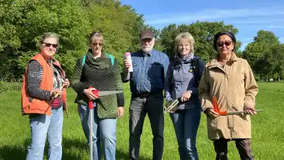Karin Uthoff, Ursula Huhs, Manfred Brückner, Susanne Niederquell und Dorothea Franek von der Platjenwerber Baumschutz-Gruppe bei der Zählaktion.