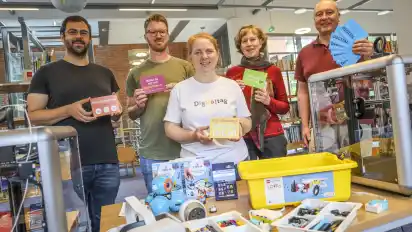 Wollen eine digitale Erlebniswelt schaffen: (v. li.) Ferhat Ciftci (Jugendzentrum), Thorben Rippe (KVHS), Katrin Koball (Stadtbibliothek), Gitta Stahl (KVHS) und Stefan Kaplon (Stadtbibliothek).