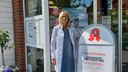 Für die Versorgung mit Medikamenten blieben am Mittwoch lediglich die Notfallapotheken geöffnet. Eine davon war die Hubertus-Apotheke in Borgfeld, in der Danuta Kastrup und ihre Kolleginnen ziemlich viel zu tun hatten.