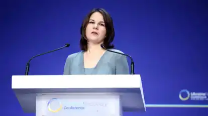 „Deutschlands Unterstützung ist felsenfest“, sagt Bundesaußenministerin Annalena Baerbock mit Blick auf die Ukraine.