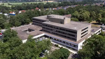 Damit die medizinische Arbeit an den zwei Standorten der Aller-Weser-Klinik (hier Achim) weitergehen kann, benötigt die Einrichtung mehr finanzielle Unterstützung durch den Landkreis.