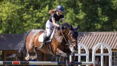 Anik Zeller gewann auf Galathea das abschließende S-Springen mit Siegerrunde.