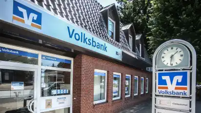 Nachdem im Juni 2020 die Filiale schloss, soll nun auch der verbliebene Geldautomat abgebaut werden. Die Volksbank Bremen-Nord schließt damit den Standort in Scharmbeckstotel nun komplett.