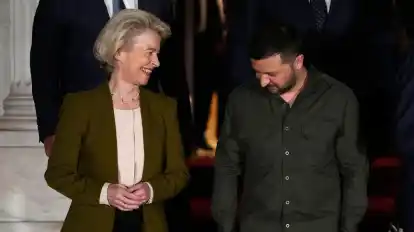 Der ukrainische Präsident Wolodymyr Selenskyj, hier mit EU-Kommissionspräsidentin Ursula von der Leyen in der Maximos-Villa bei einem Besuch in Athen.