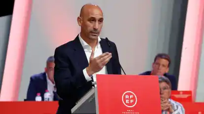 Luis Rubiales rechtfertigte sich am Freitag auf einer Sitzung für den Kuss-Eklat.
